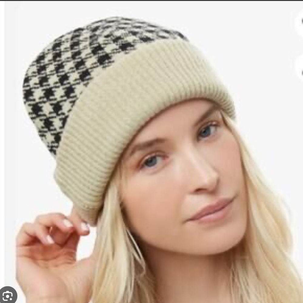 5 beanies for the price of 1 WeWoreWhat Black and Cream Houndstooth Beanie